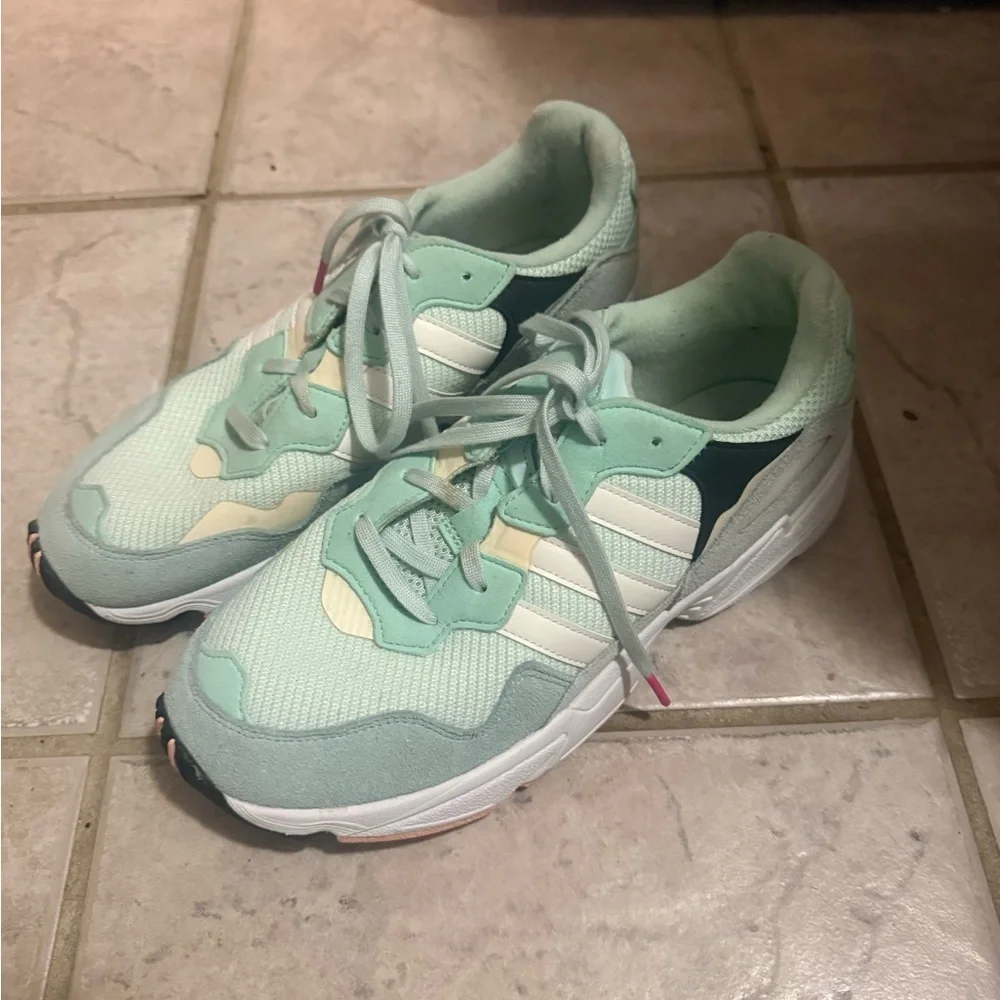 Adidas‎ kids Light Green and White Sneakers